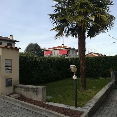 Yellow House Cir 12040 Vakantiehuis
